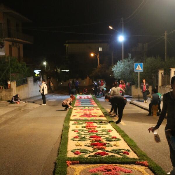 2019.05.30 preparazione Infiorata di Cattafi