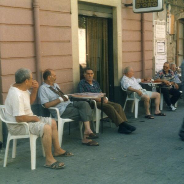1992 Davanti al bar Formica - foto Geido