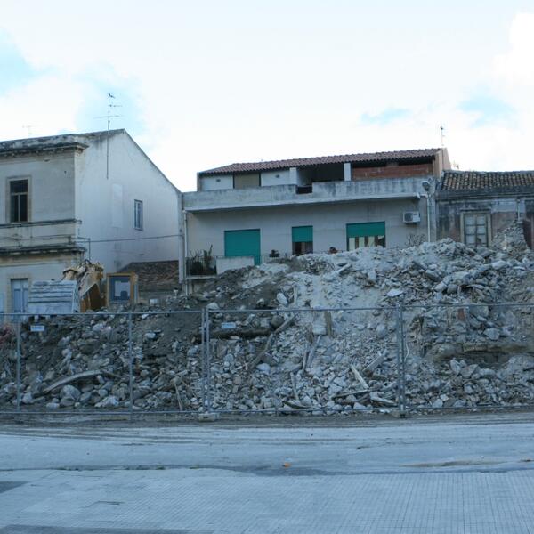 2012.01.25 Demolizione Palazzo S.Filippo